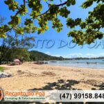 praia canto do poá recanto estacionamento camping espaço para acampamento banheiro ducha motorhome kombi barraca beto carrero bebida salgados penha sc